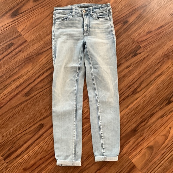Light blue, high rise, size 4 jeans! - Picture 4 of 4
